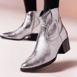 Elder Rae Silver Leather