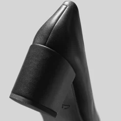 Freva 55 Court Black Leather